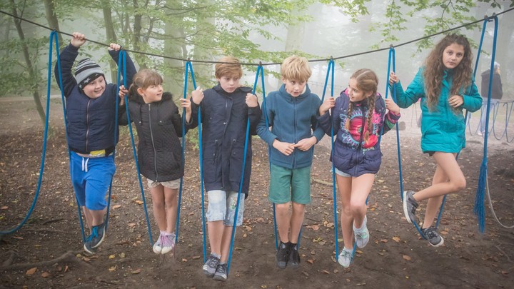 Prázdniny - Nakrúcanie v lanovom centre sa nezaobišlo bez neplánovanej a hustej hmly